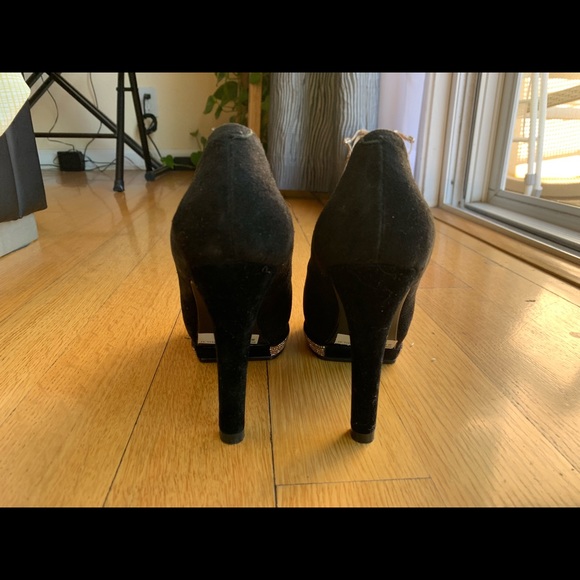 Black high heels - Picture 3 of 4